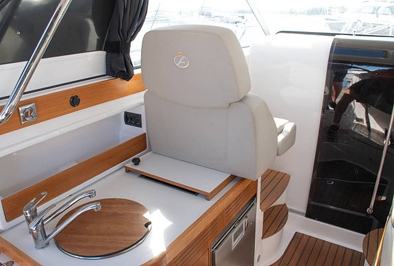 AQUADOR 28 HT | Diesel V6 | 7995/m 7 of 12