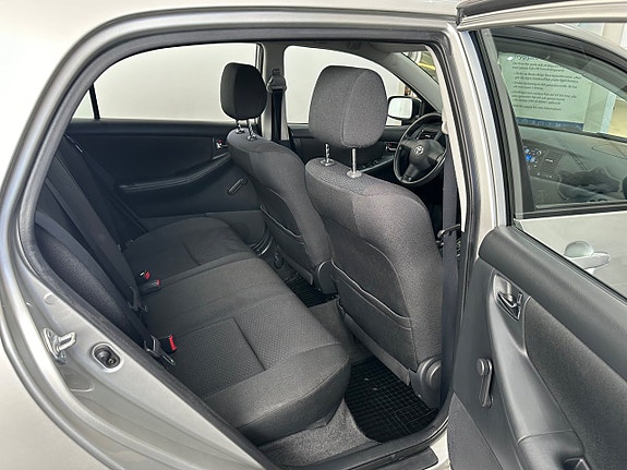 Toyota Corolla 15 of 19