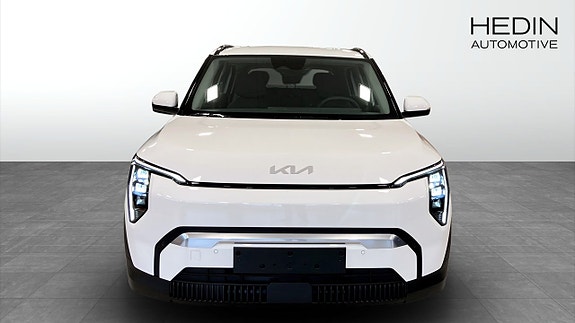 Kia EV3 8 of 12