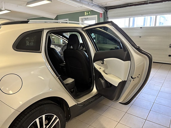 Volvo V40 Cross Country 13 of 14