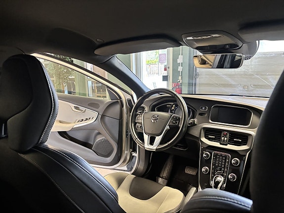 Volvo V40 Cross Country 14 of 14