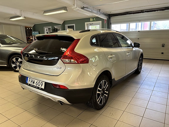 Volvo V40 Cross Country 4 of 14