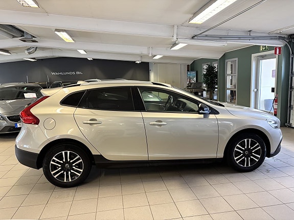 Volvo V40 Cross Country 6 of 14