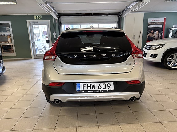 Volvo V40 Cross Country 3 of 14
