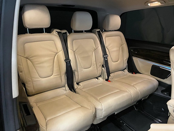 Mercedes-Benz V250 24 of 26