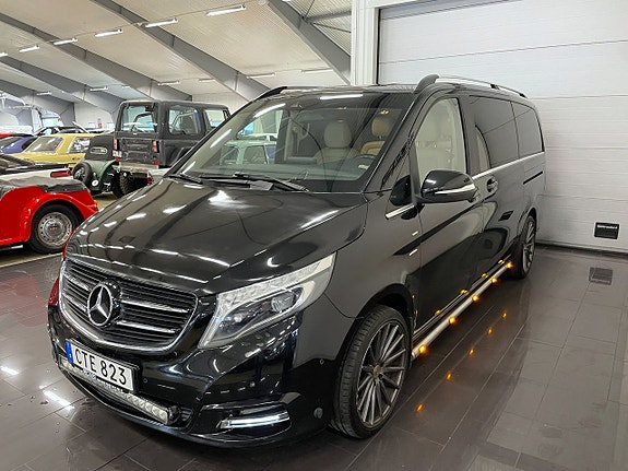 Mercedes-Benz V250 9 of 26