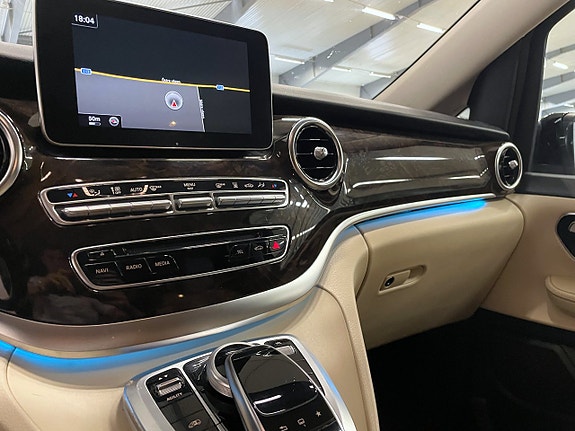 Mercedes-Benz V250 15 of 26
