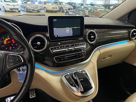Mercedes-Benz V250 14 of 26