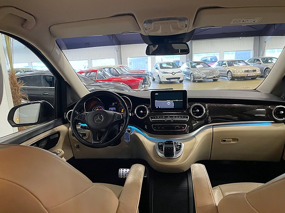 Mercedes-Benz V250 13 of 26