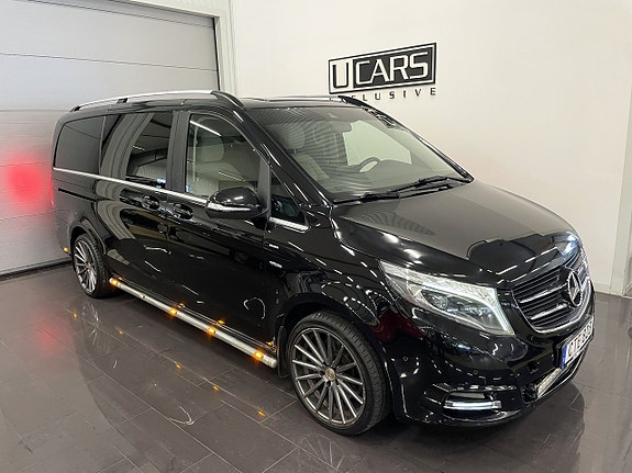 Mercedes-Benz V250 2 of 26