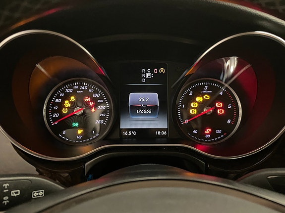 Mercedes-Benz V250 17 of 26
