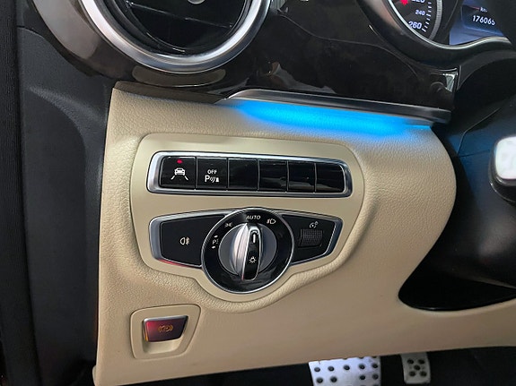 Mercedes-Benz V250 18 of 26
