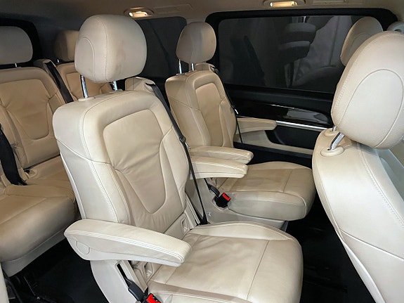 Mercedes-Benz V250 23 of 26