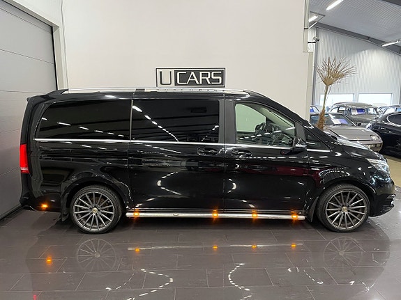 Mercedes-Benz V250 3 of 26