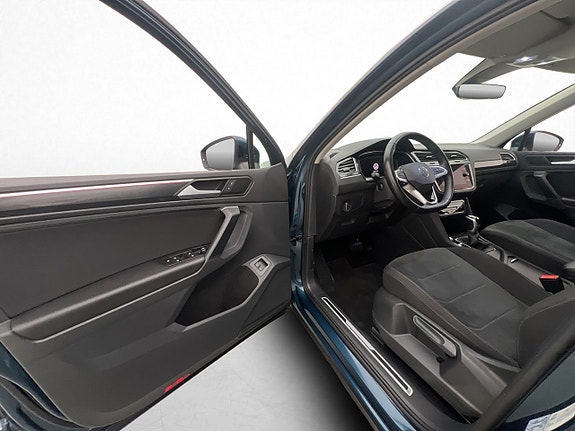 Volkswagen Tiguan 12 of 30