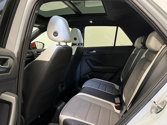 Volkswagen T-Roc 12 of 26