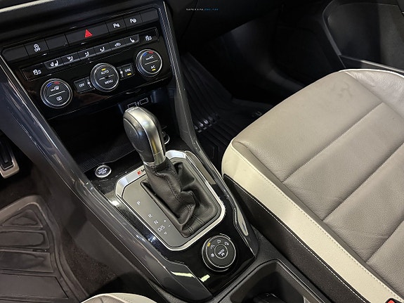 Volkswagen T-Roc 10 of 26