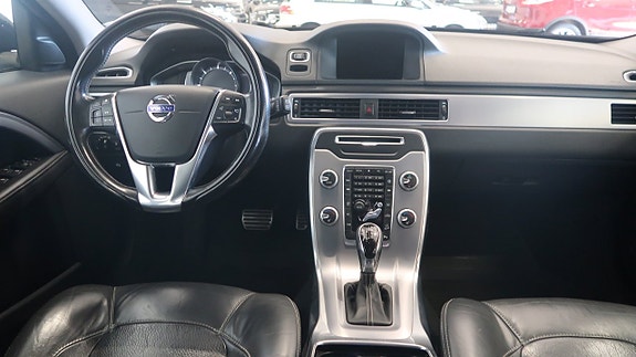 Volvo XC70 11 of 22