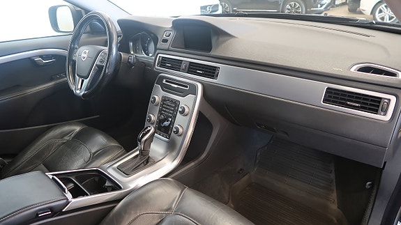 Volvo XC70 10 of 22