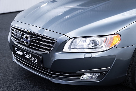 Volvo V70 4 of 27