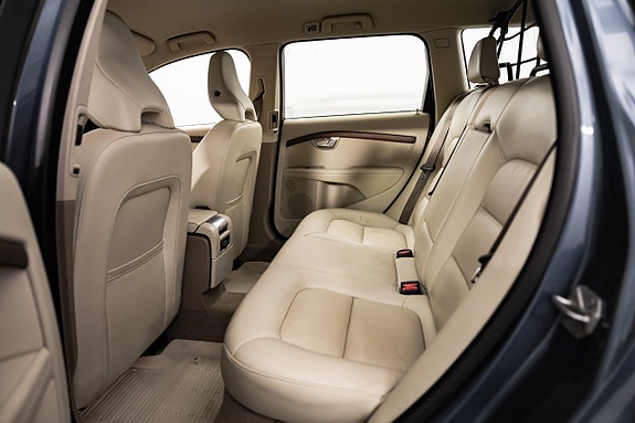 Volvo V70 24 of 27