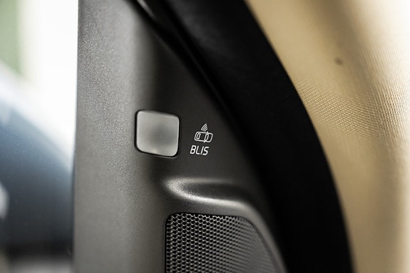 Volvo V70 19 of 27