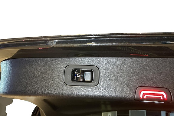 Mercedes-Benz E300 24 of 24