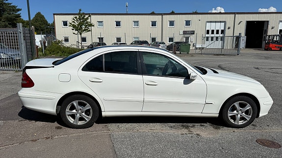 Mercedes-Benz E200 6 of 12
