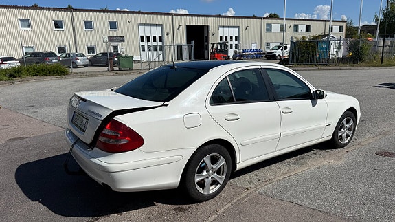 Mercedes-Benz E200 12 of 12