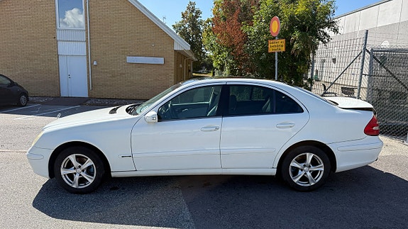 Mercedes-Benz E200 5 of 12