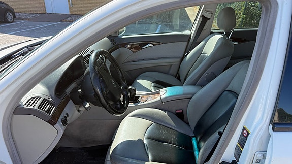 Mercedes-Benz E200 9 of 12