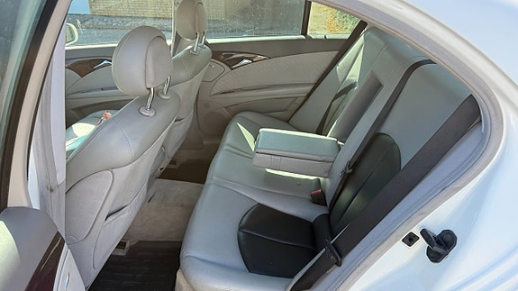 Mercedes-Benz E200 10 of 12