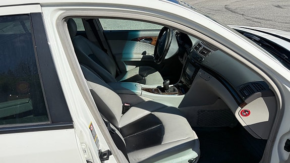 Mercedes-Benz E200 7 of 12