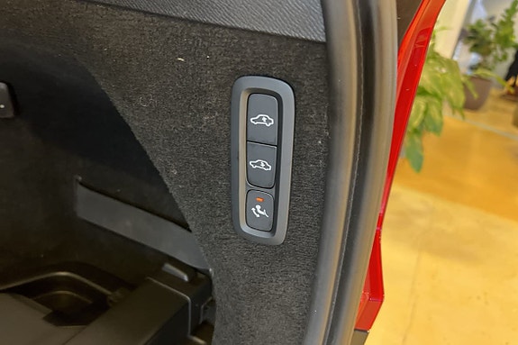 Volvo XC90 15 of 27