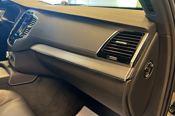 Volvo XC90 18 of 27