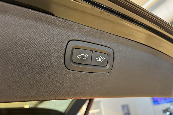Volvo XC90 16 of 27