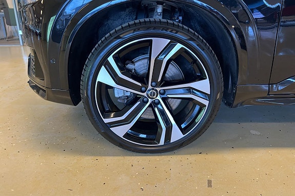 Volvo XC90 13 of 27