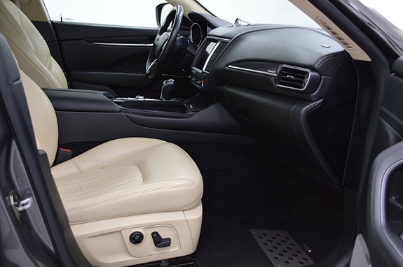 Maserati Levante 8 of 27