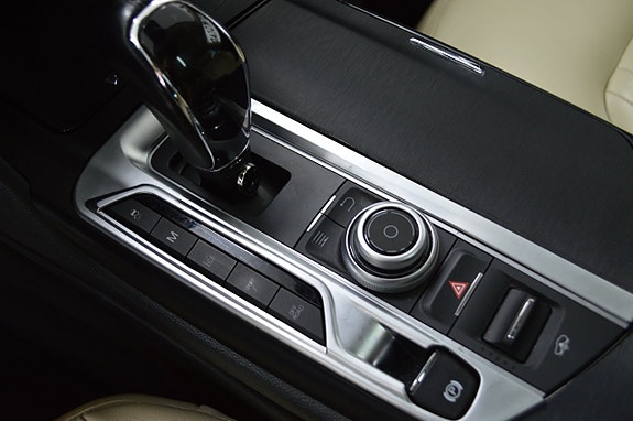 Maserati Levante 17 of 27