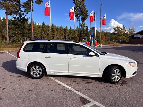 Volvo V70 2 of 10