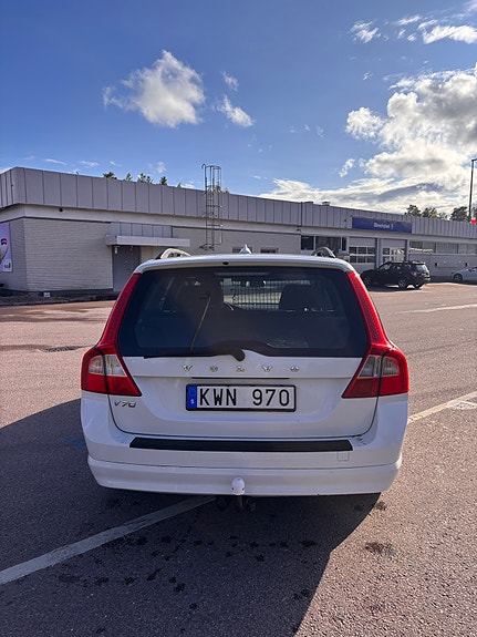 Volvo V70 3 of 10