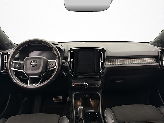 Volvo XC40 14 of 30