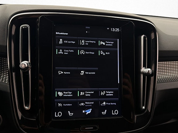Volvo XC40 24 of 30