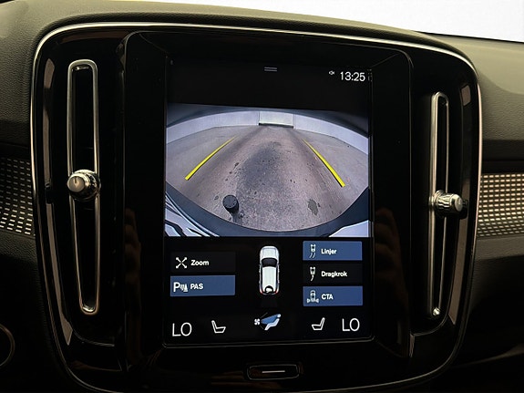 Volvo XC40 26 of 30
