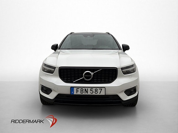 Volvo XC40 2 of 30