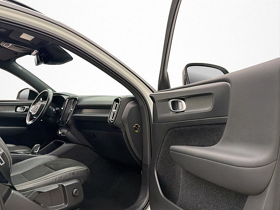 Volvo XC40 17 of 30