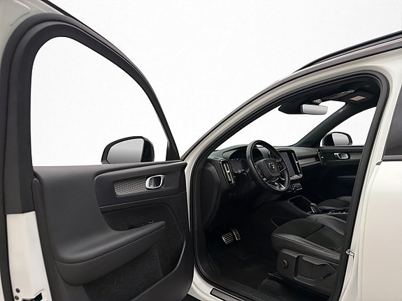 Volvo XC40 12 of 30