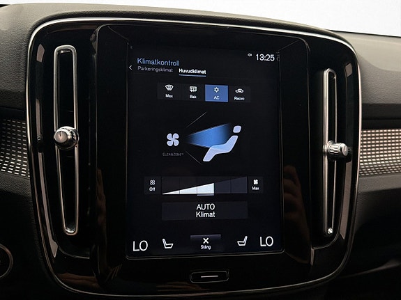 Volvo XC40 27 of 30