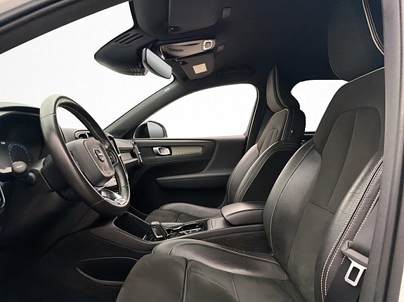 Volvo XC40 13 of 30