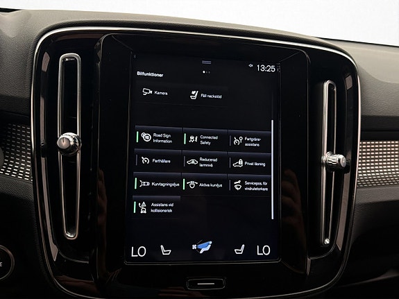 Volvo XC40 25 of 30